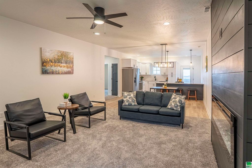 Photo of 702 17th St SE St #2, Orange City, IA 51041 (MLS # 828453)