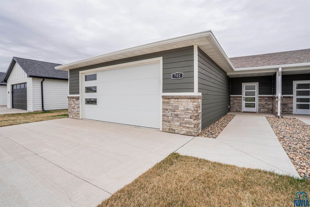 Photo of 702 17th St SE St #2, Orange City, IA 51041 (MLS # 828453)