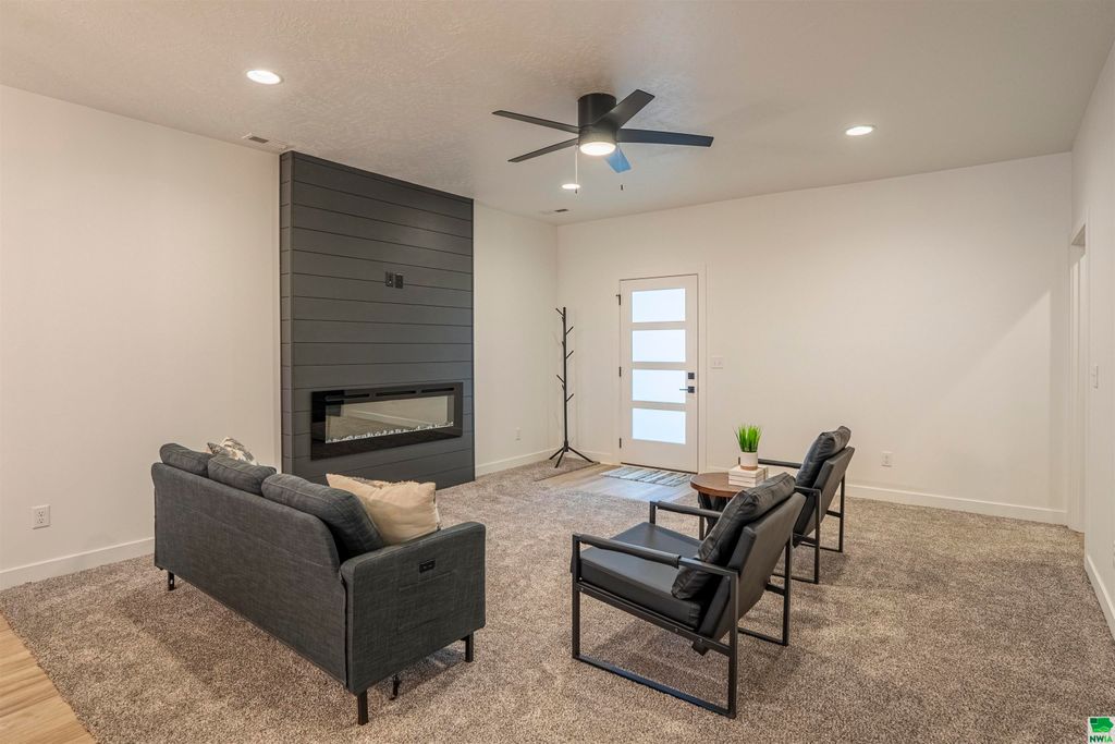 Photo of 702 17th St SE St #2, Orange City, IA 51041 (MLS # 828453)