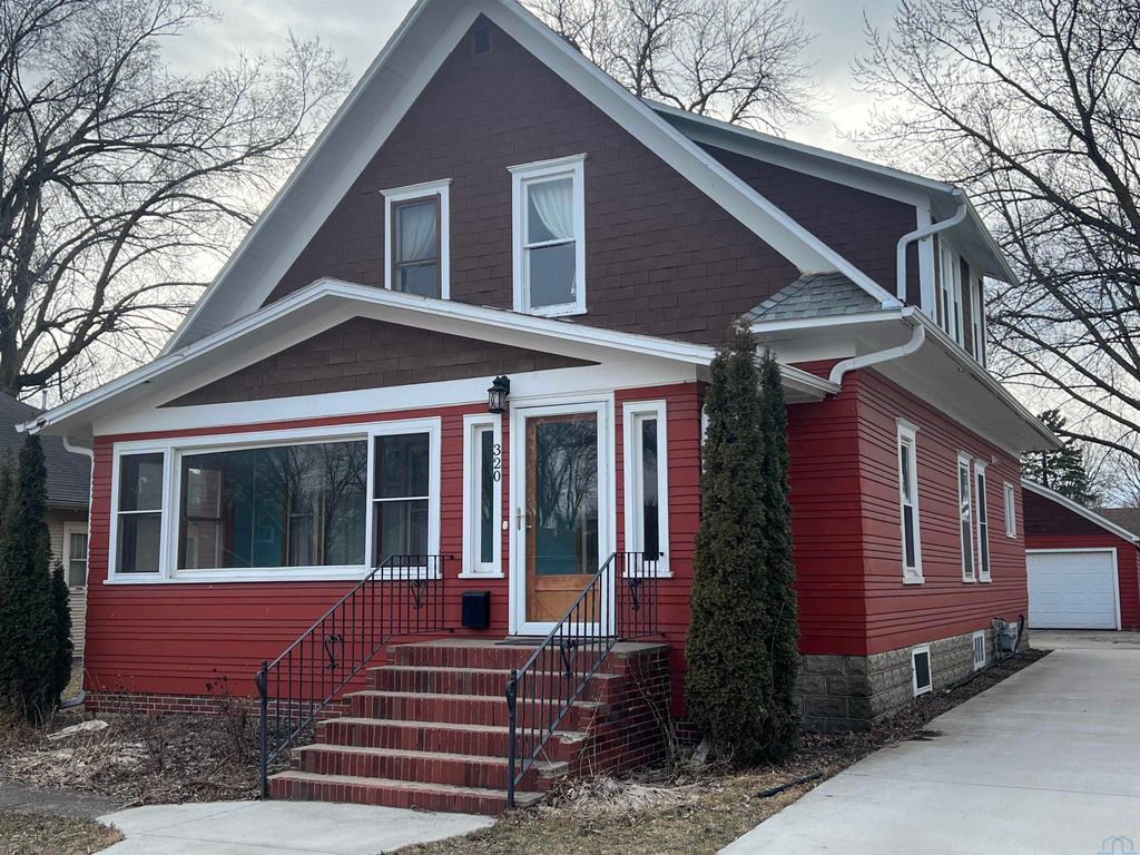 Photo of 320 Delaware Ave SW Ave, Orange City, IA 51041 (MLS # 832133)