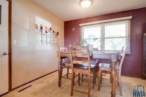 Tiny photo for 208 Iowa Ave NW Ave, Orange City, IA 51041 (MLS # 831011)