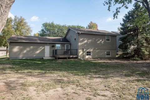 Tiny photo for 208 Iowa Ave NW Ave, Orange City, IA 51041 (MLS # 831011)