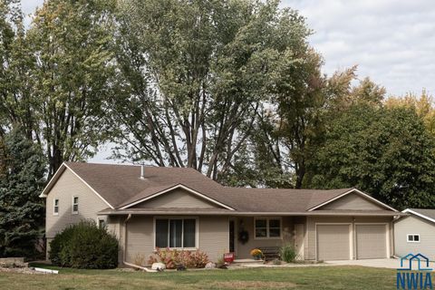 Photo of 208 Iowa Ave NW Ave, Orange City, IA 51041 (MLS # 831011)