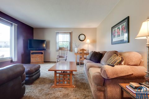 Tiny photo for 208 Iowa Ave NW Ave, Orange City, IA 51041 (MLS # 831011)