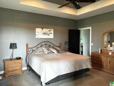 Tiny photo for 925 Sunrise Trail, Sioux Center, IA 51250 (MLS # 825920)