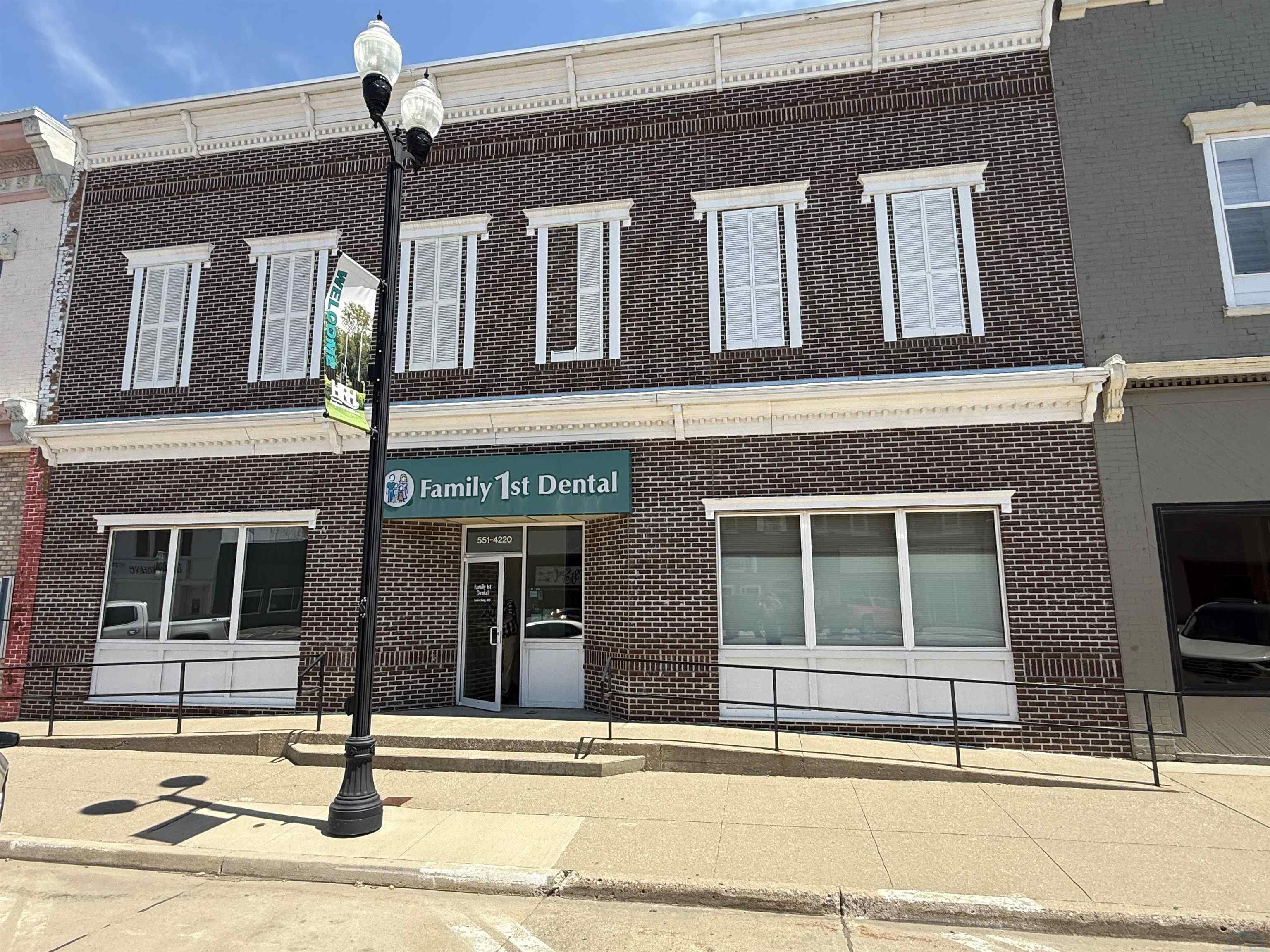 Photo 1 of 32 — 810 Central Ave, Hawarden, IA 51027