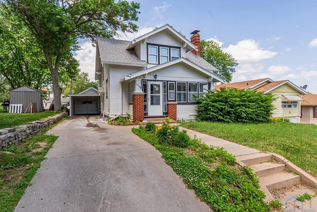 Photo 1 of 36 — 1119 S SAINT MARYS ST, Sioux City, IA 51106