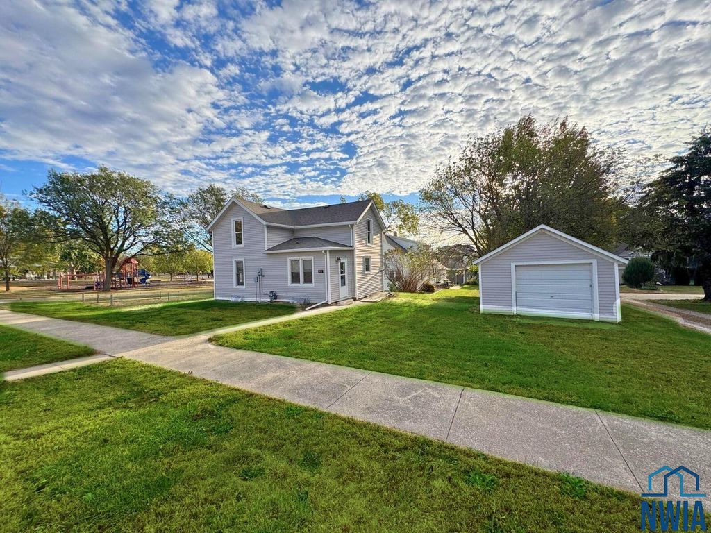 Photo of 811 6th Avenue, Alton, IA 51003 (MLS # 830640)