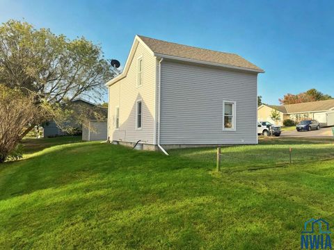 Tiny photo for 811 6th Avenue, Alton, IA 51003 (MLS # 830640)