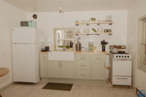 Tiny photo for 122 1st Ave SE Ave, Sioux Center, IA 51250 (MLS # 831079)