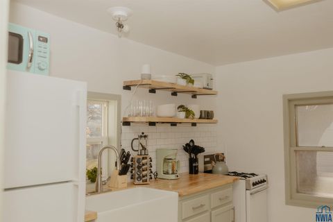 Tiny photo for 122 1st Ave SE Ave, Sioux Center, IA 51250 (MLS # 831079)