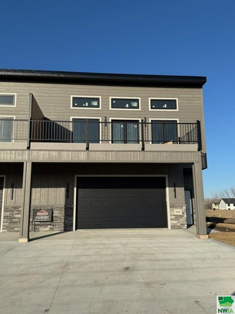 Townhouse in No. Sioux City SD 908 S Turtle Cove.jpg