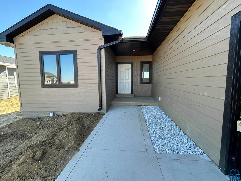 Photo of 708 17th St SE, Orange City, IA 51041 (MLS # 828497)
