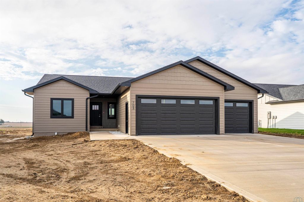 Photo of 708 17th St SE, Orange City, IA 51041 (MLS # 828497)