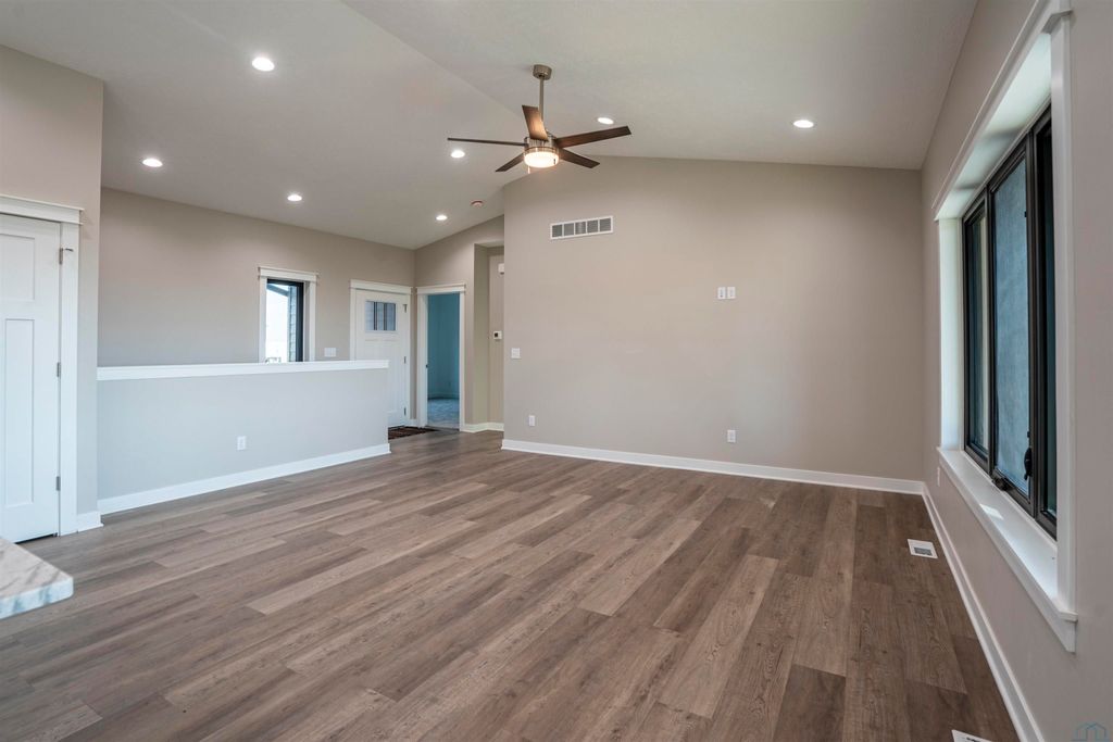 Photo of 708 17th St SE, Orange City, IA 51041 (MLS # 828497)