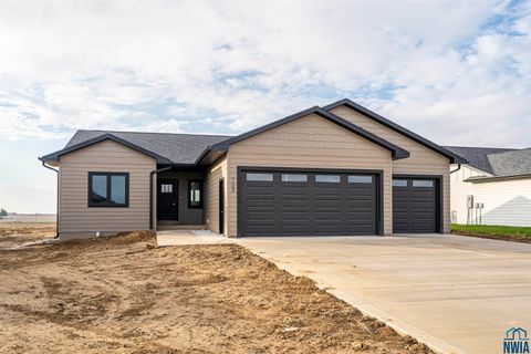 Photo of 708 17th St SE, Orange City, IA 51041 (MLS # 828497)