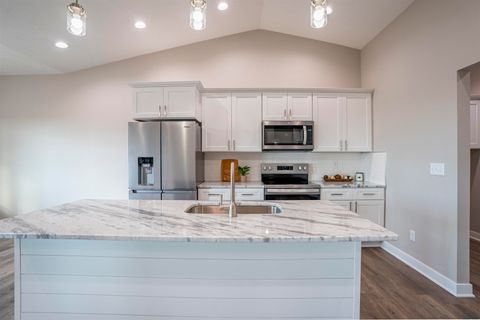 Tiny photo for 708 17th St SE, Orange City, IA 51041 (MLS # 828497)