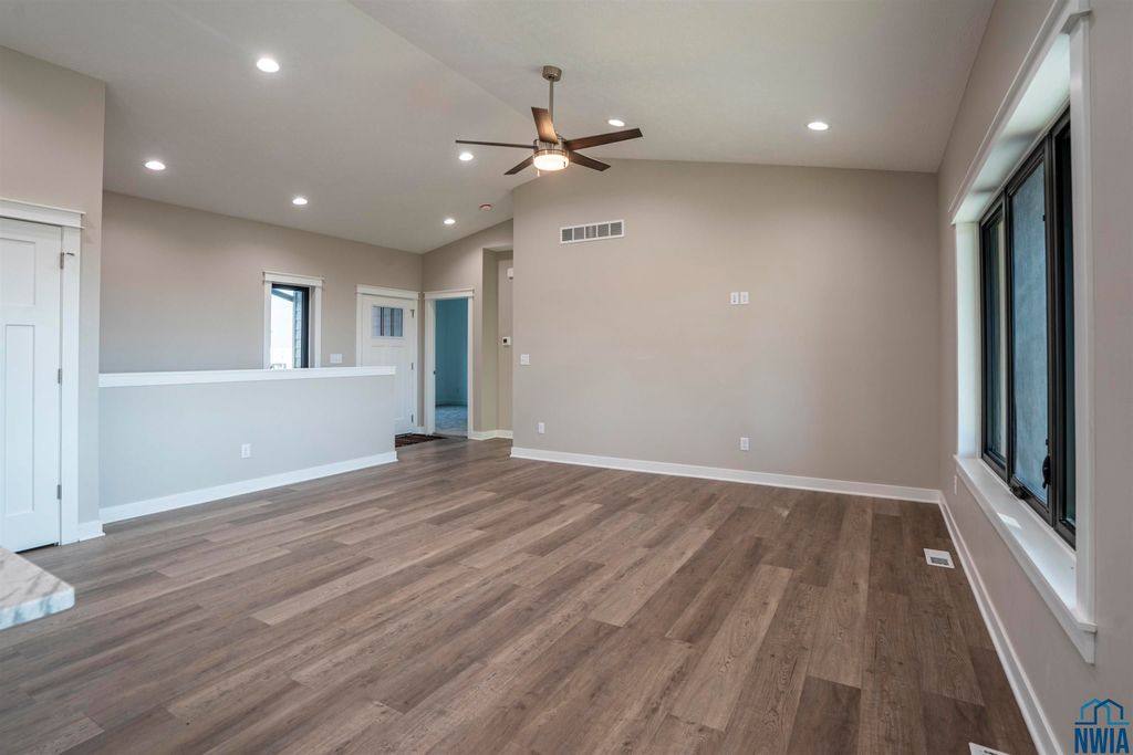 Photo of 708 17th St SE, Orange City, IA 51041 (MLS # 828497)