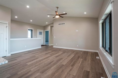 Tiny photo for 708 17th St SE, Orange City, IA 51041 (MLS # 828497)