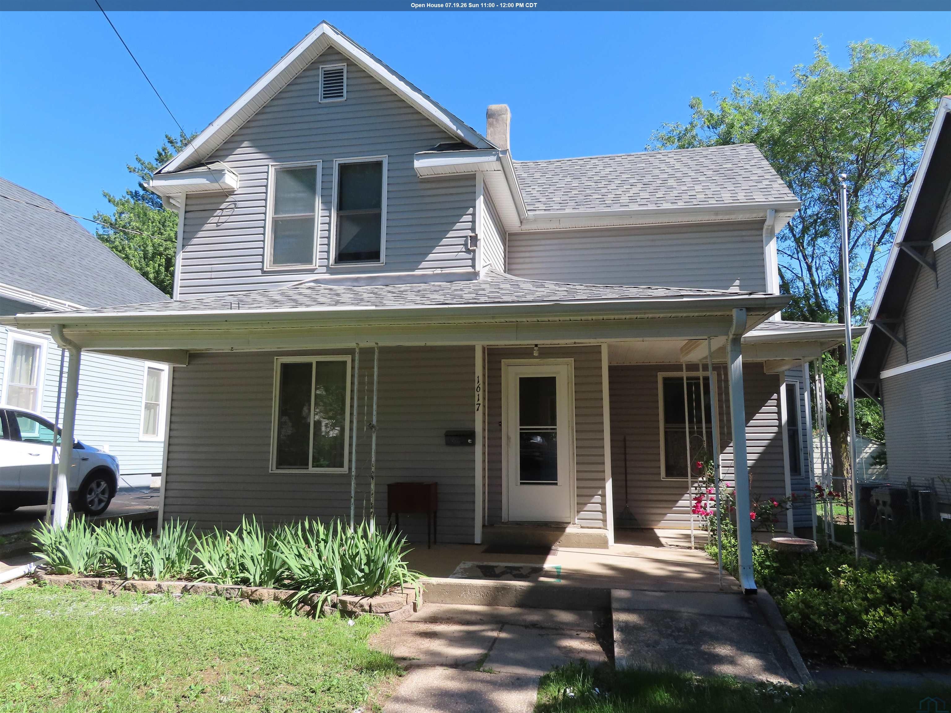 Photo 1 of 31 — 1617 W 15th, Sioux City, IA 51103