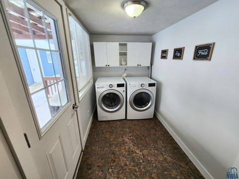 Tiny photo for 725 1st Ave. SW Ave, Sioux Center, IA 51250 (MLS # 831106)