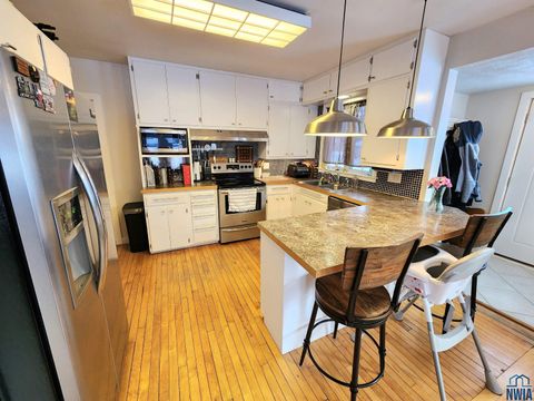 Tiny photo for 725 1st Ave. SW Ave, Sioux Center, IA 51250 (MLS # 831106)