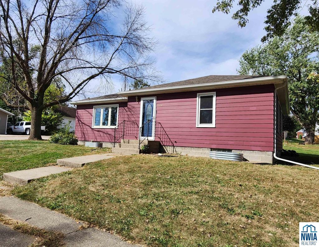 Photo of 1008 4th Avenue, Alton, IA 51003 (MLS # 830524)