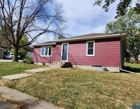 Tiny photo for 1008 4th Avenue, Alton, IA 51003 (MLS # 830524)