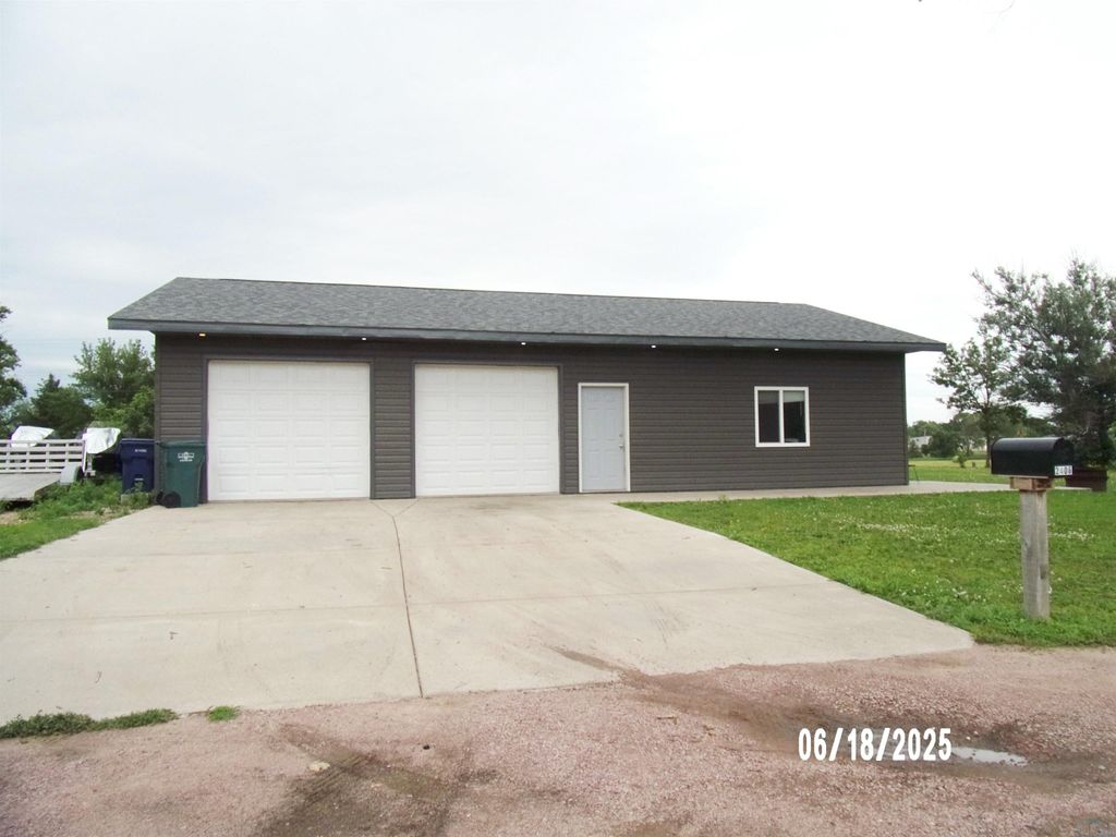 Photo of 2406 Avenue C, Hawarden, IA 51023 (MLS # 829195)