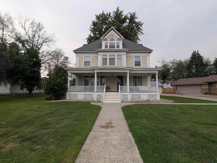 Photo 1 of 15 — 628 6th Ave, Sheldon, IA 51201