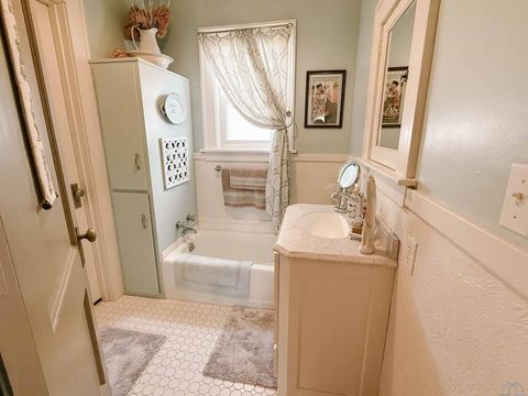 Tiny photo for 413 Central Ave SE Ave, Orange City, IA 51041 (MLS # 831986)