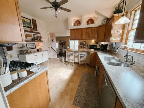 Tiny photo for 413 Central Ave SE Ave, Orange City, IA 51041 (MLS # 831986)