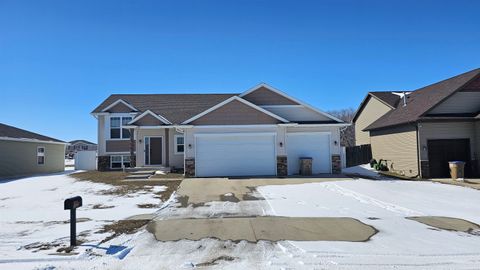 3025 10th St NW, Minot, ND 58703 - #: 240486