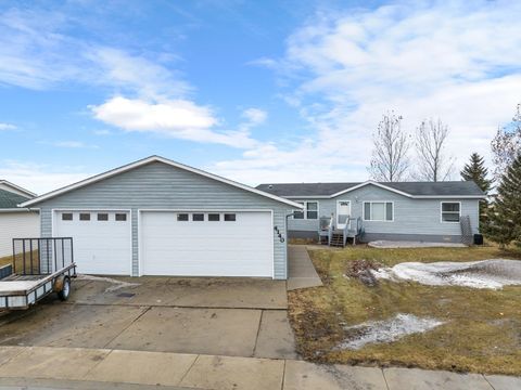 4140 Aster Loop SW UNIT 4140, Minot, ND 58701 - #: 240214