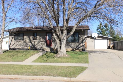 2206 California Dr NW, Minot, ND 58703 - #: 240685