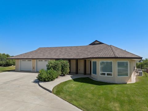 2817 Crescent Dr NW, Minot, ND 58703 - #: 241454