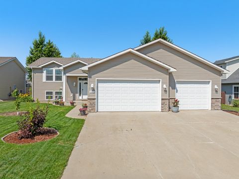 3009 9th St NW, Minot, ND 58703 - #: 241333