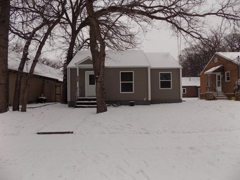 417 7th st NW, Minot, ND 58703 - #: 240244