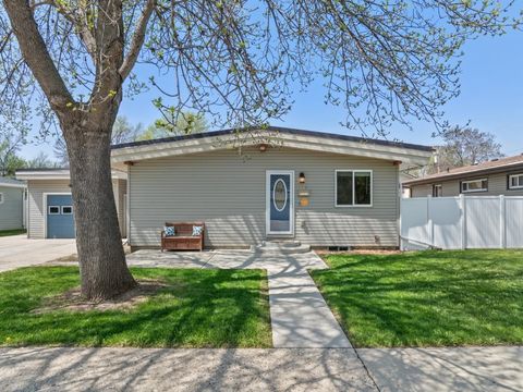 435 11th St NW, Minot, ND 58703 - #: 240836