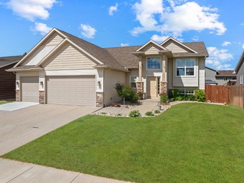 2744 Heritage Dr, Minot, ND 58703 - #: 241114