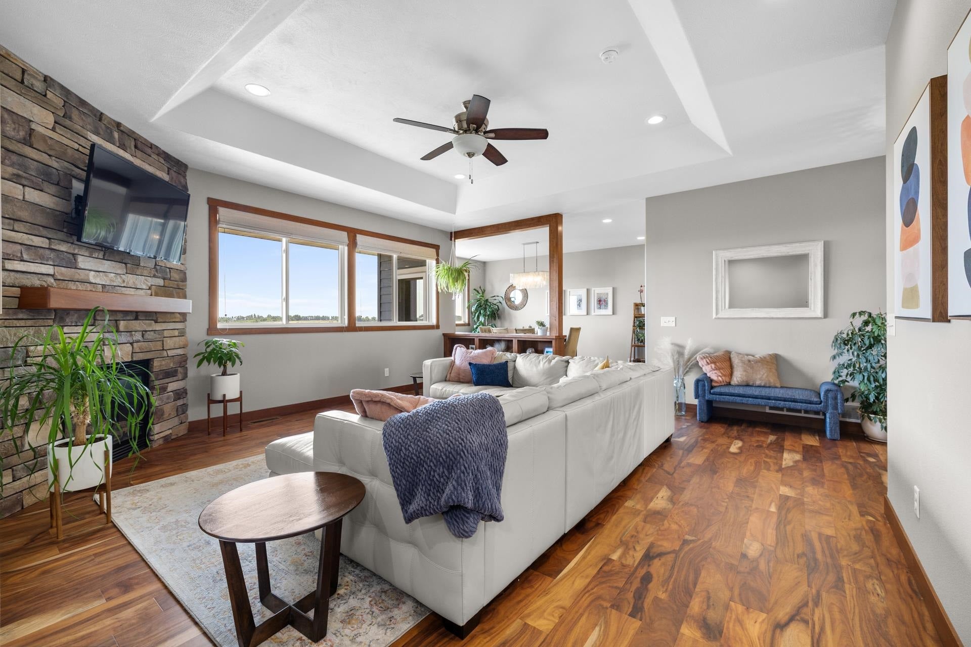 48 Valley Bluffs Ct