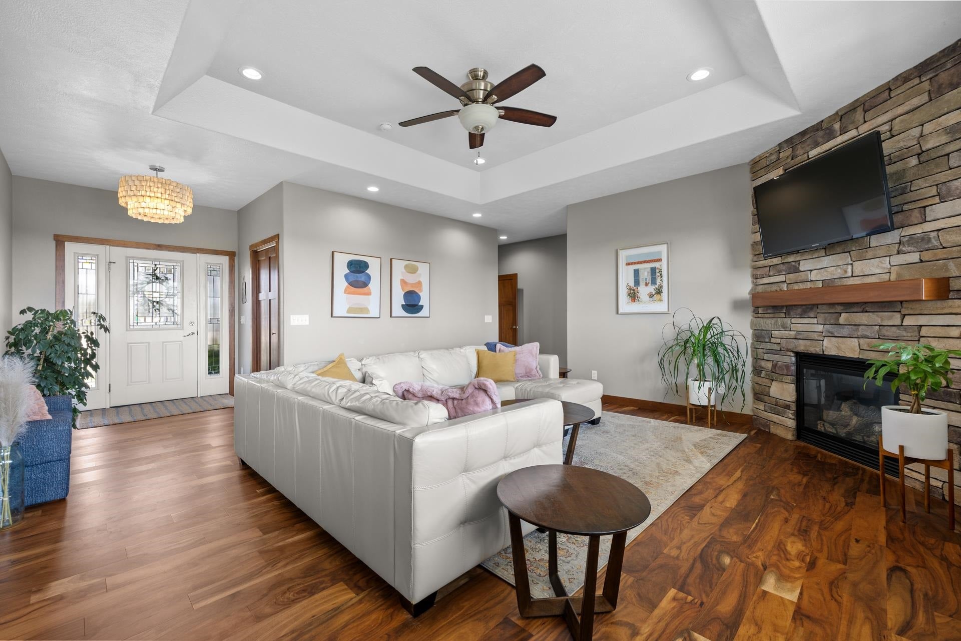 48 Valley Bluffs Ct