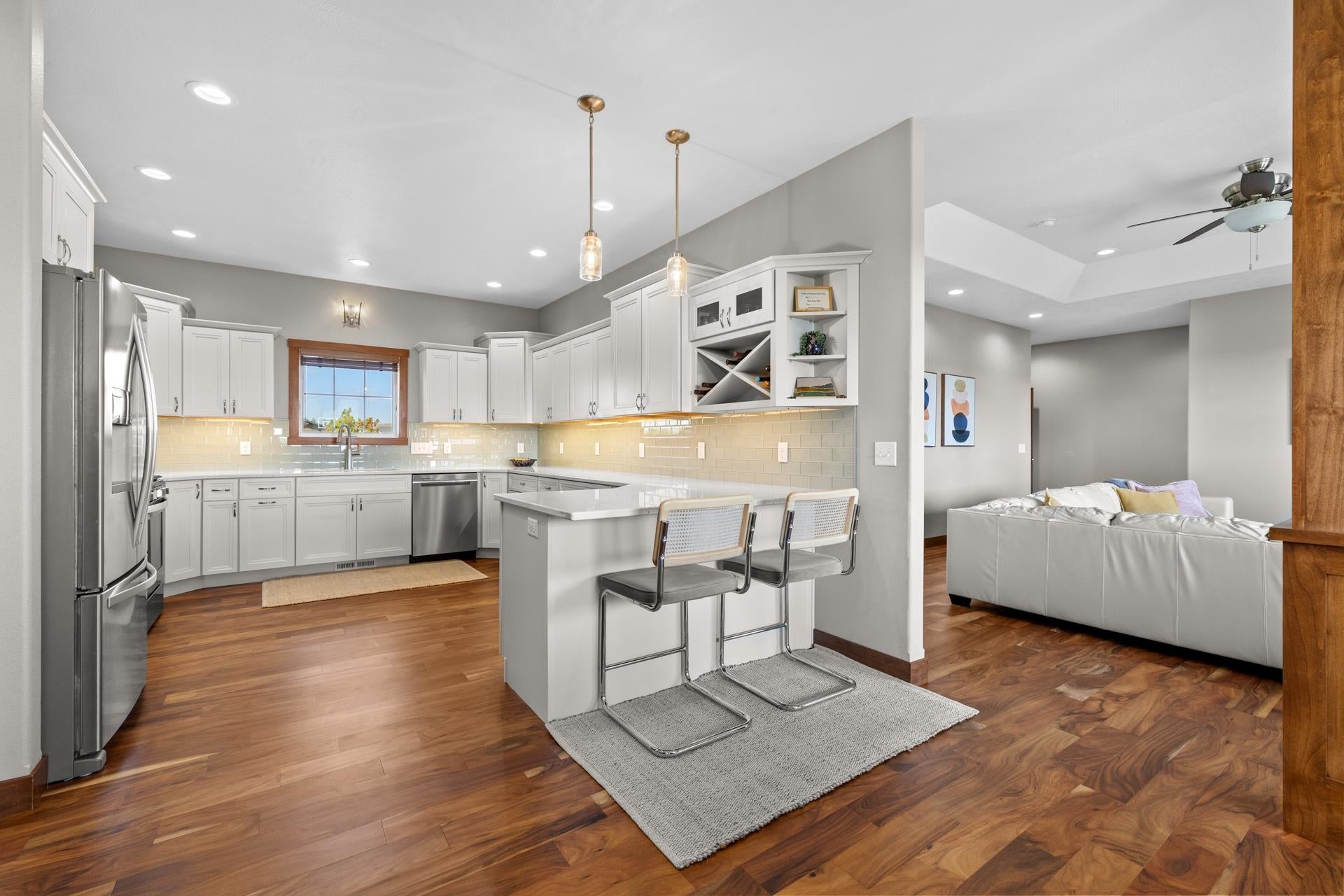 48 Valley Bluffs Ct