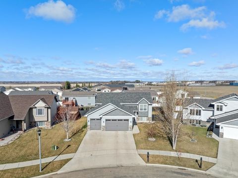 2732 Heritage Dr, Minot, ND 58703 - #: 240650