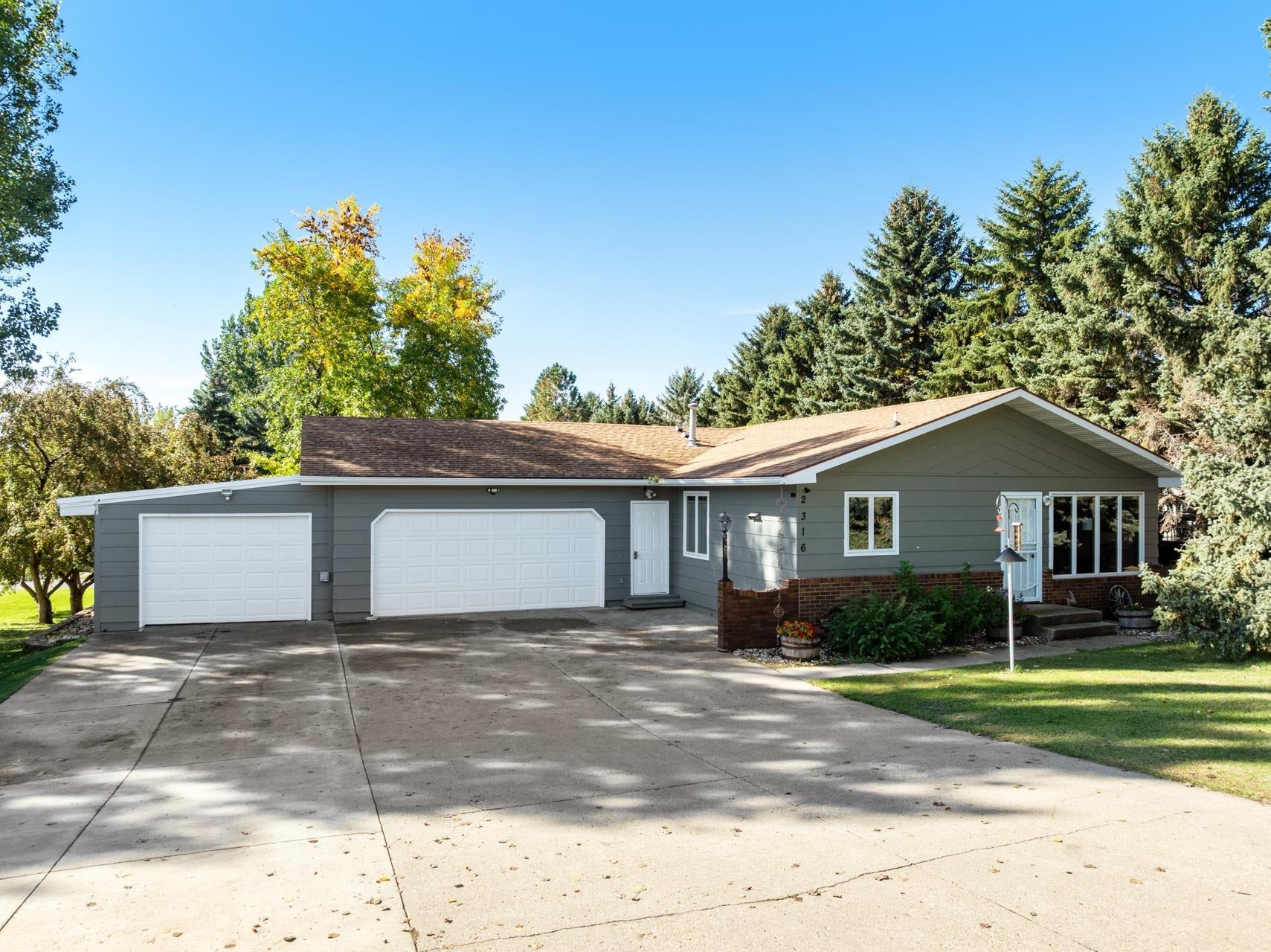 2316 Parkside Dr.