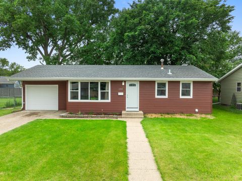 1309 Tuxedo Rd NW, Minot, ND 58703 - #: 241148