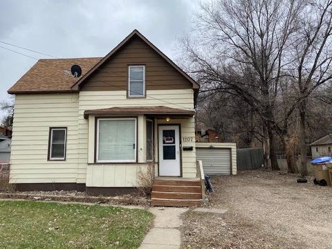 1207 8th St NW, Minot, ND 58703 - #: 240663