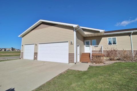 2202 14th St NW, Minot, ND 58703 - #: 240661