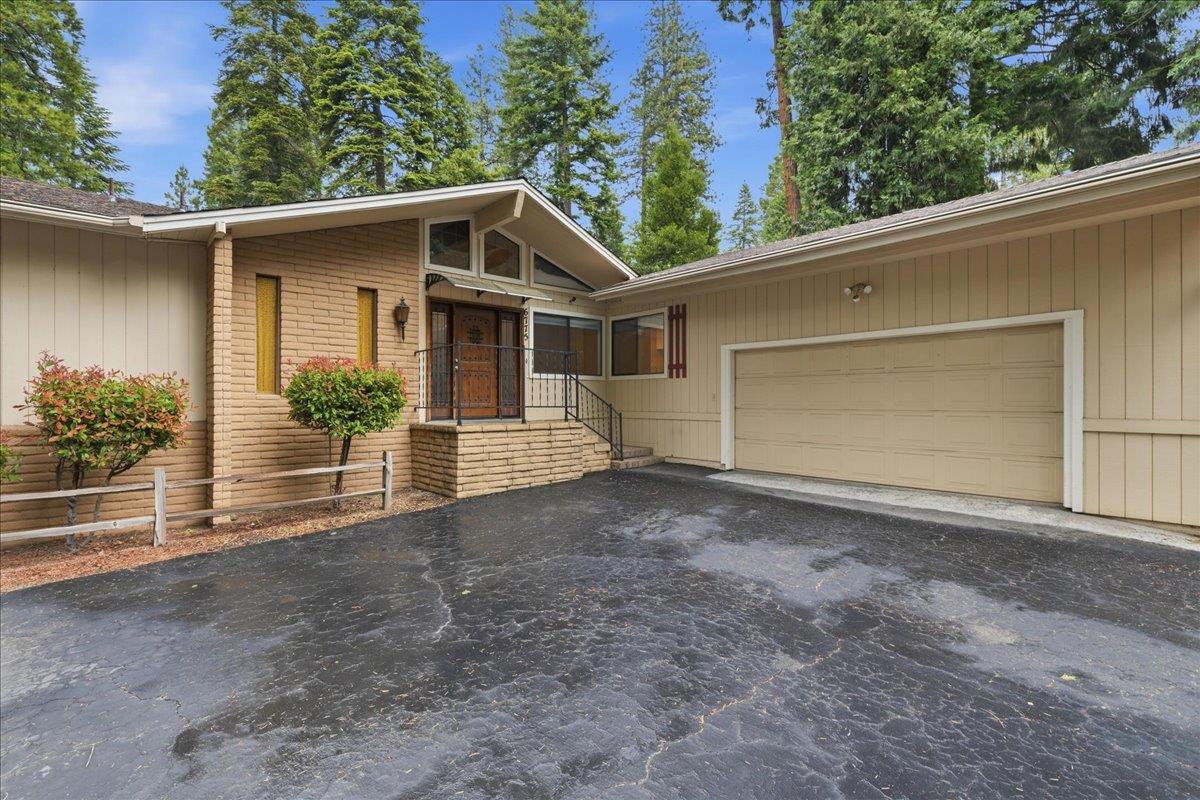 6775 Ridgeway Drive