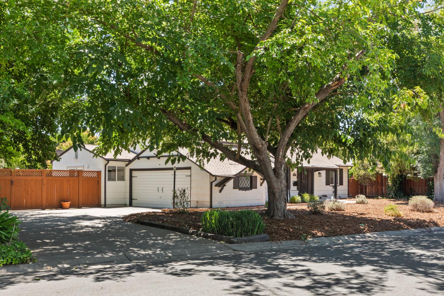 3004 Leta Lane